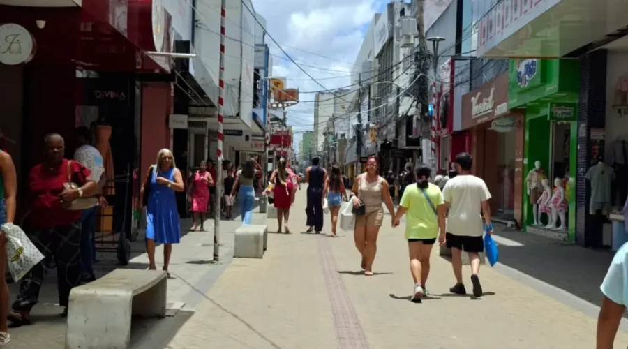 comercio-de-Feira-de-Santana-fantasias-e-looks-para-o-Carnaval-ft-kaio-vinicius-acorda-cidade-1024x7.webp